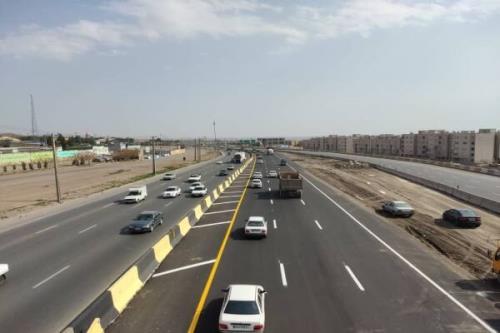 تردد در محورهای برون شهری ۰ و نه دهم درصد کاهش پیدا کرد