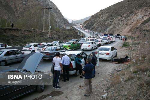 جاده چالوس و آزادراه تهران - شمال یک طرفه است