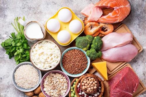 عرضه بسته های یک کیلوگرمی شکر بدون درج قیمت به همراه جدول قیمت کالاهای اساسی