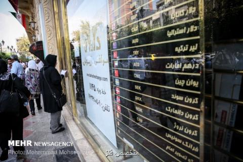 افزایش نسبی قیمت دلار، نرخ صرافی های بانكی به ۱۴۹۵۰ تومان رسید